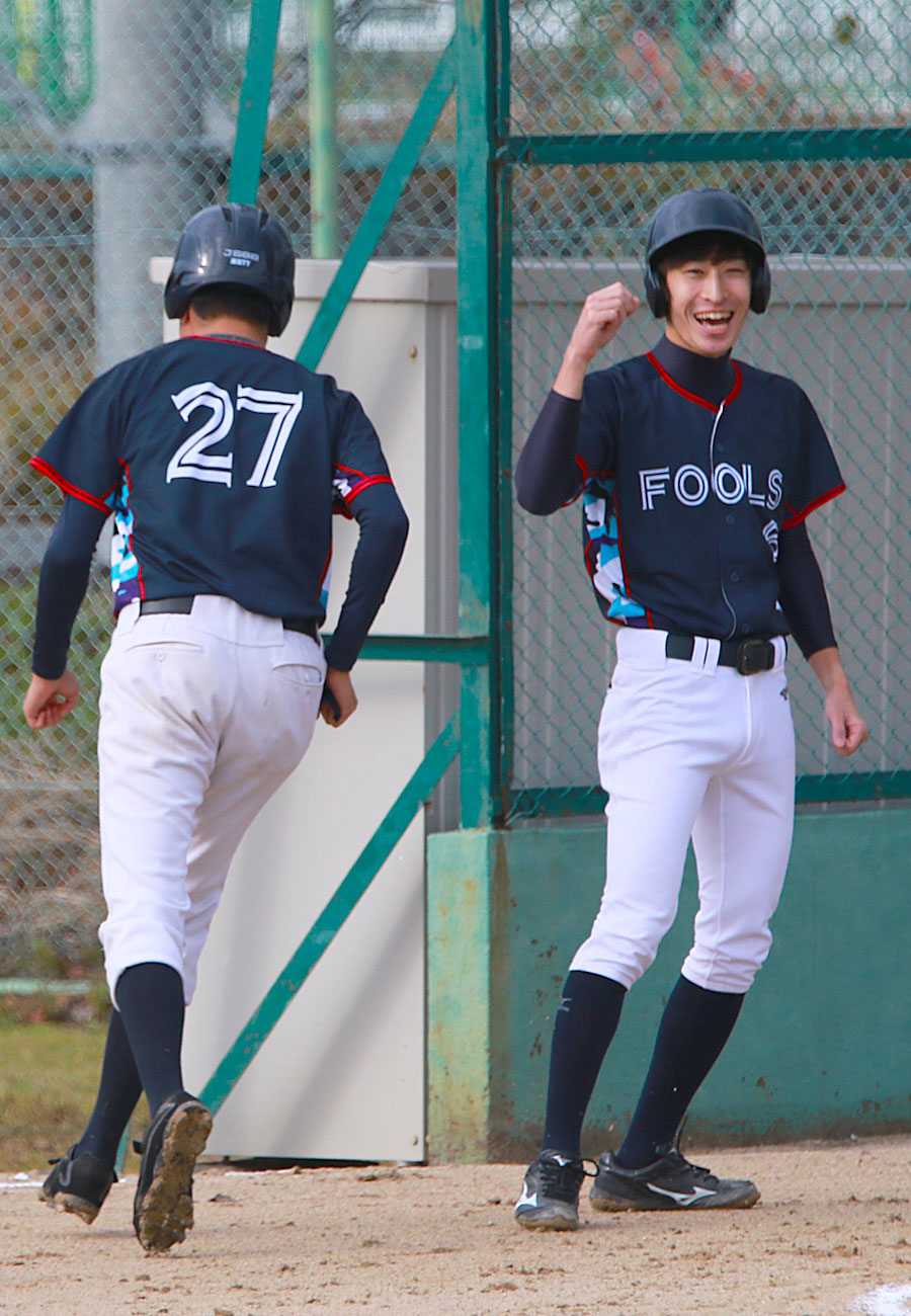 ＦＯＯＬＳ (フールス)・草野球写真